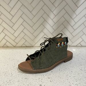 TOMS Uma Sandals Cypress Coated Linen Size Youth 2